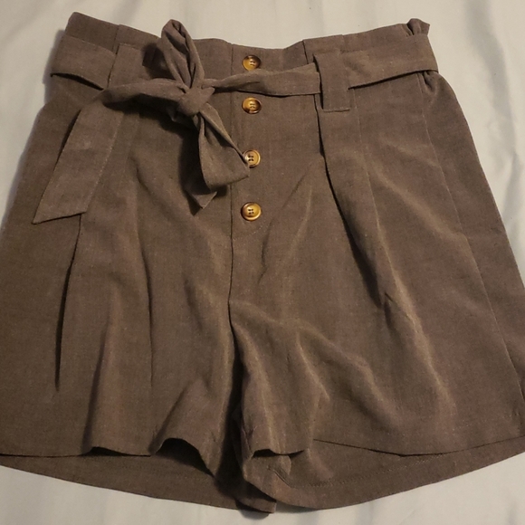 *LAST CHANCE* Ardene High-waisted Shorts - Picture 1 of 3